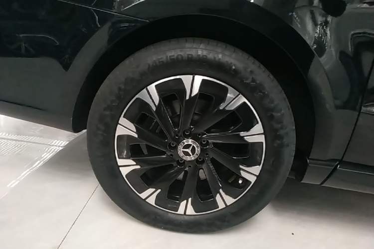 Used Mercedes-Benz V-Class 2024 V 300 Prestige Edition Right Rear Wheel Hub