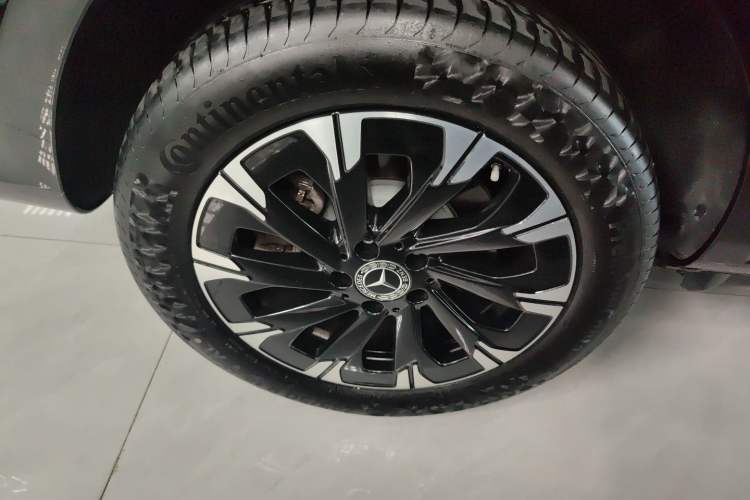 Used Mercedes-Benz V-Class 2024 V 300 Pilot Edition Right Rear Wheel Hub