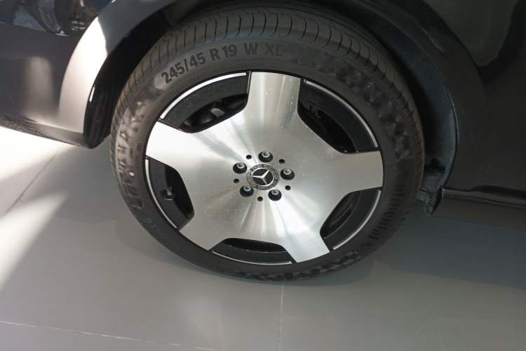 Used Mercedes-Benz V-Class 2024 V 300 L Long Wheelbase Luxury Edition Right Rear Wheel Hub