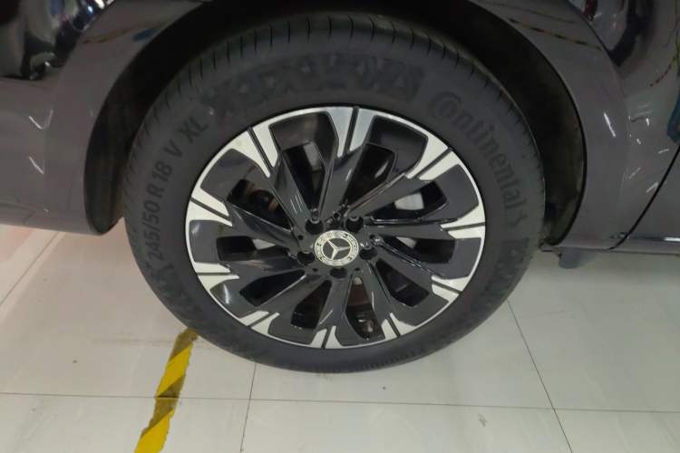 Used Mercedes-Benz V-Class 2024 V 300 Pilot Edition Right Rear Wheel Hub