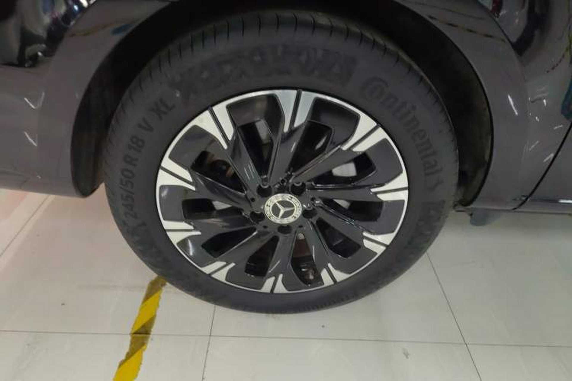 Used Mercedes-Benz V-Class 2024 V 300 Pilot Edition Right Rear Wheel Hub