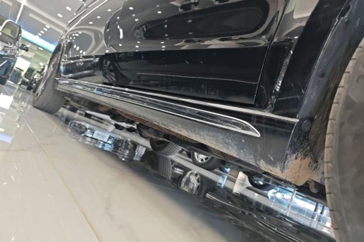 Used Mercedes-Benz V-Class 2024 V 300 L Long Wheelbase Luxury Edition Right Side Sill
