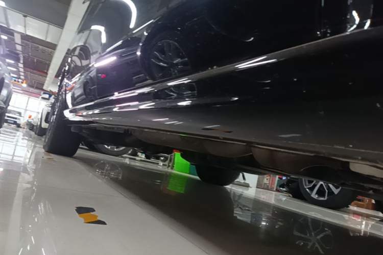 Used Mercedes-Benz V-Class 2024 V 300 Prestige Edition Right Side Sill