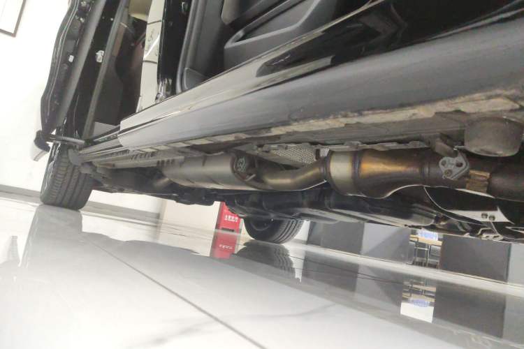 Used Mercedes-Benz V-Class 2024 V 300 Prestige Edition Right Side Sill