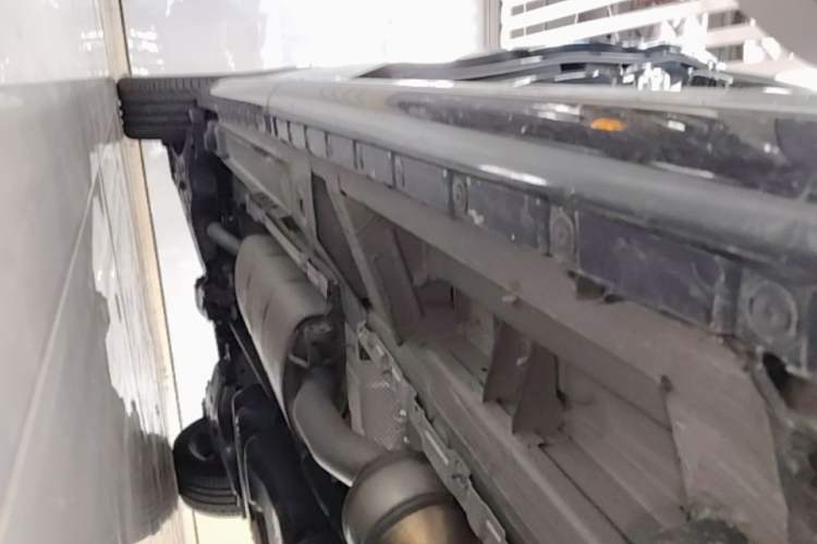 Used Mercedes-Benz V-Class 2024 V 300 L Long Wheelbase Luxury Edition Right Side Sill