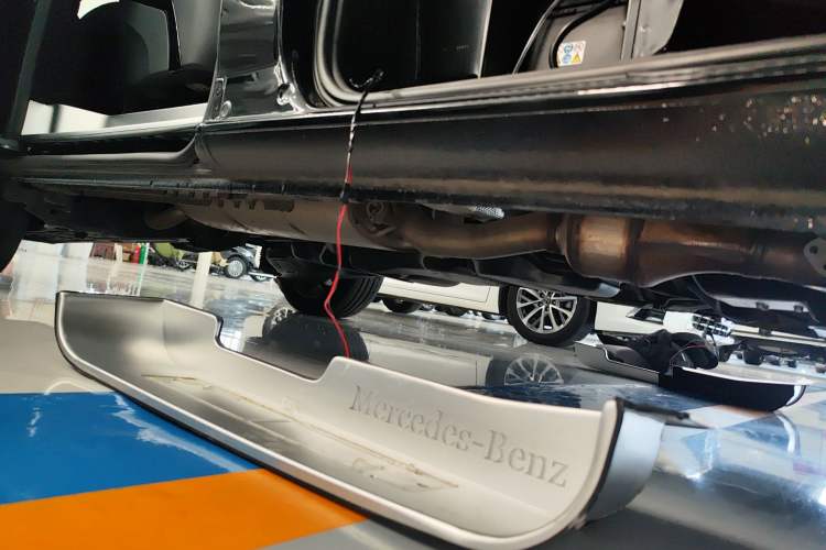 Used Mercedes-Benz V-Class 2024 V 300 Pilot Edition Right Side Sill