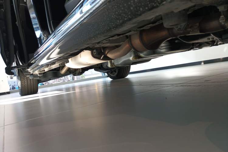 Used Mercedes-Benz V-Class 2024 V 300 L Long Wheelbase Luxury Edition Right Side Sill