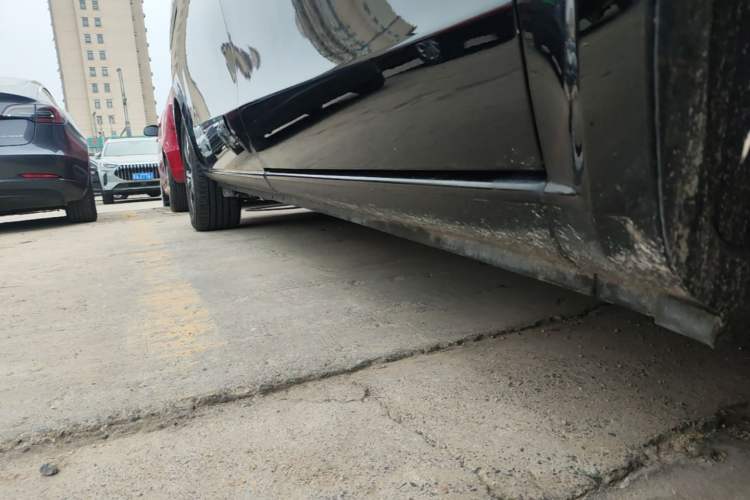Used Mercedes-Benz V-Class 2024 V 300 L Long Wheelbase Prestige Edition Right Side Sill