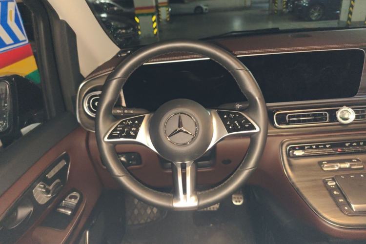Used Mercedes-Benz V-Class 2024 V 300 L Long Wheelbase Luxury Edition Steering Wheel