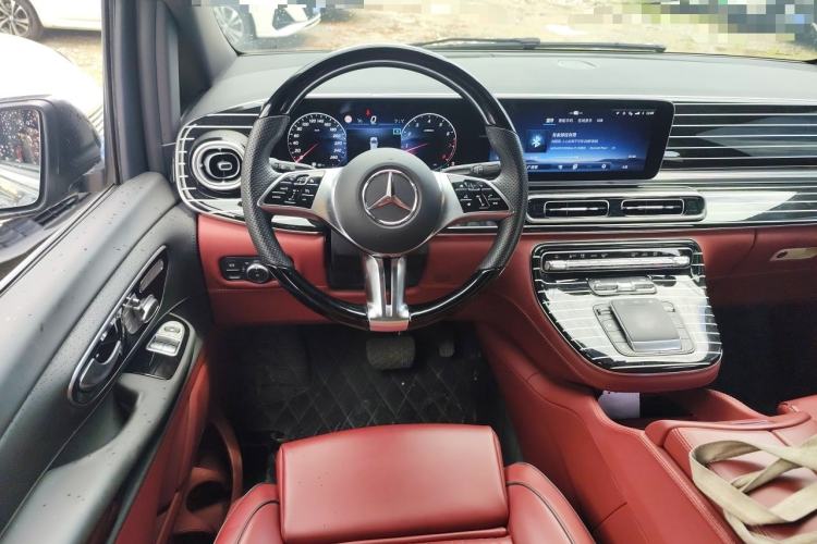 Used Mercedes-Benz V-Class 2024 V 300 Pilot Edition Steering Wheel