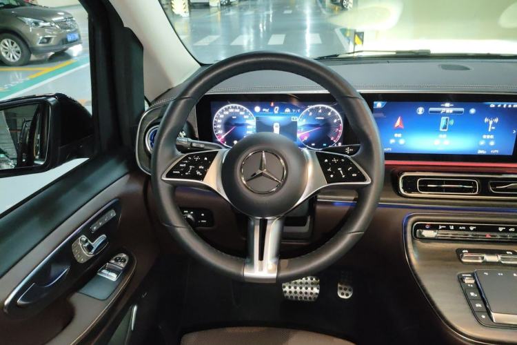 Used Mercedes-Benz V-Class 2024 V 300 L Long Wheelbase Luxury Edition Steering Wheel