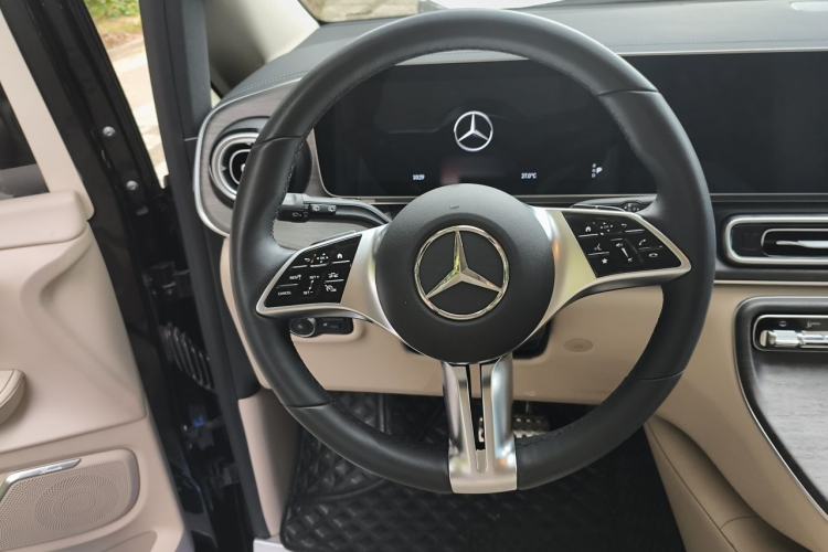 Used Mercedes-Benz V-Class 2024 V 300 L Long Wheelbase Luxury Edition Steering Wheel