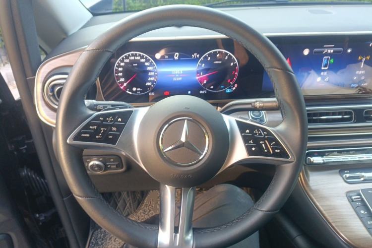 Used Mercedes-Benz V-Class 2024 V 300 Pilot Edition Steering Wheel