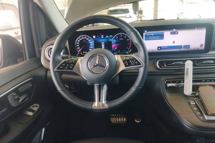 Used Mercedes-Benz V-Class 2024 V 300 L Long Wheelbase Luxury Edition Steering Wheel