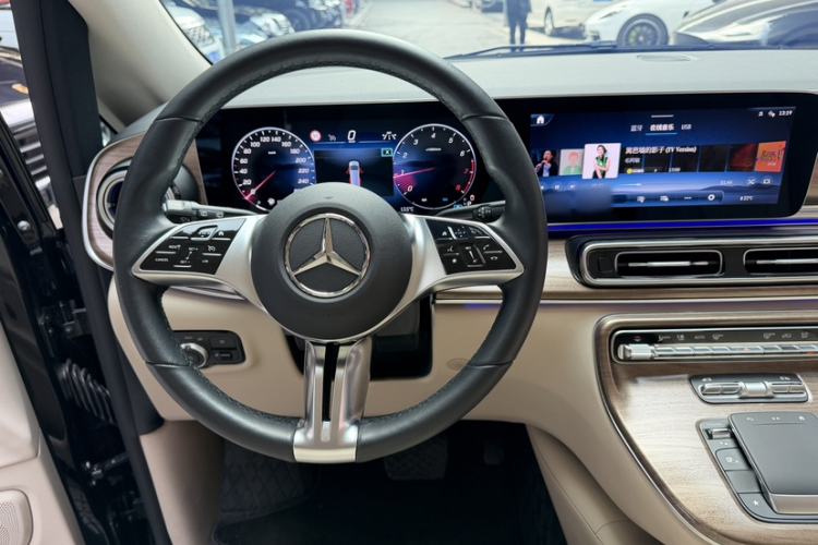 Used Mercedes-Benz V-Class 2024 V 300 Pilot Edition Steering Wheel