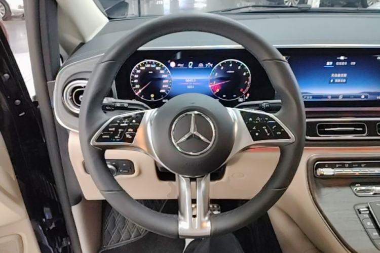 Used Mercedes-Benz V-Class 2024 V 300 L Long Wheelbase Luxury Edition Steering Wheel