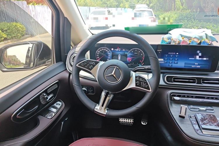 Used Mercedes-Benz V-Class 2024 V 300 L Long Wheelbase Luxury Edition Steering Wheel