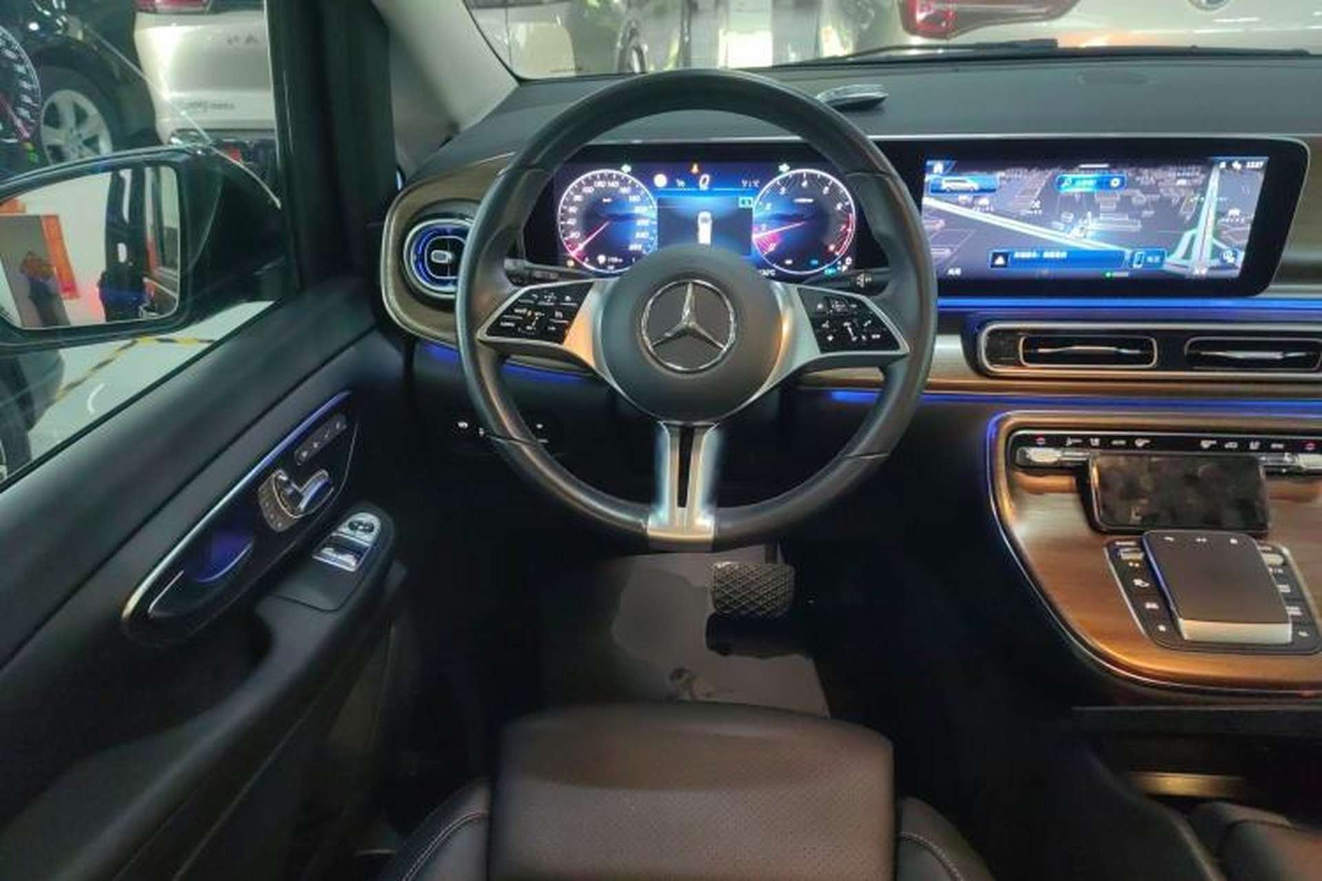 Used Mercedes-Benz V-Class 2024 V 300 Pilot Edition Steering Wheel