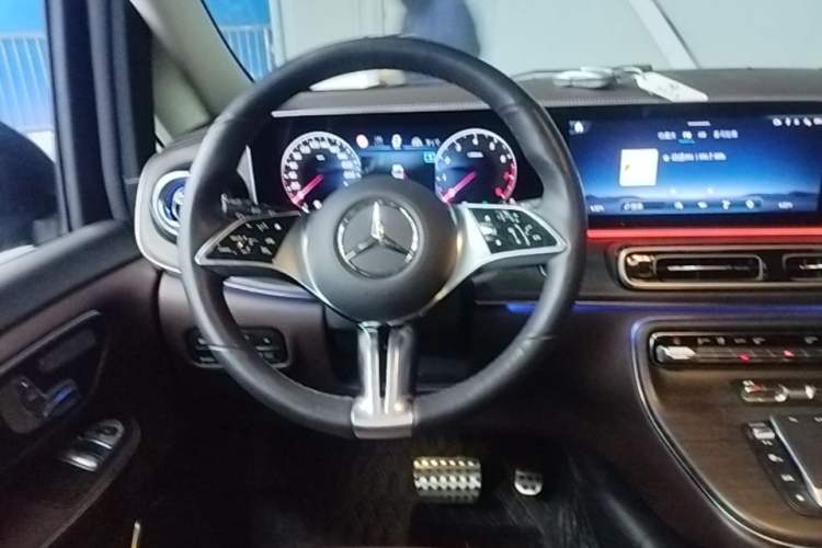 Used Mercedes-Benz V-Class 2024 V 300 L Long Wheelbase Luxury Edition Steering Wheel