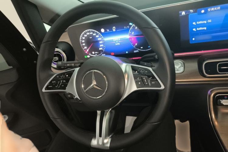Used Mercedes-Benz V-Class 2024 V 300 Pilot Edition Steering Wheel