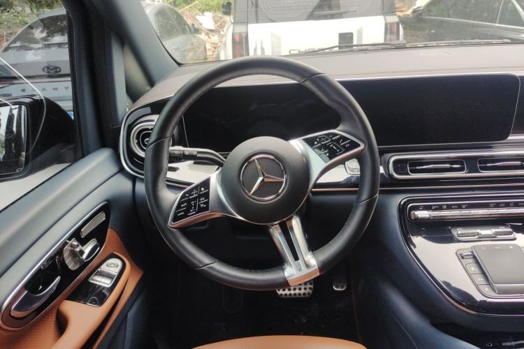 Used Mercedes-Benz V-Class 2024 V 300 L Long Wheelbase Luxury Edition Steering Wheel