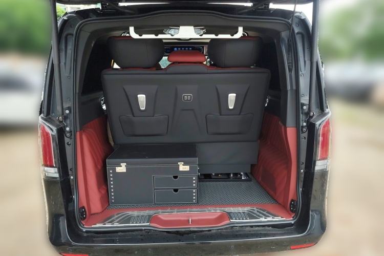 Used Mercedes-Benz V-Class 2024 V 300 Pilot Edition Trunk