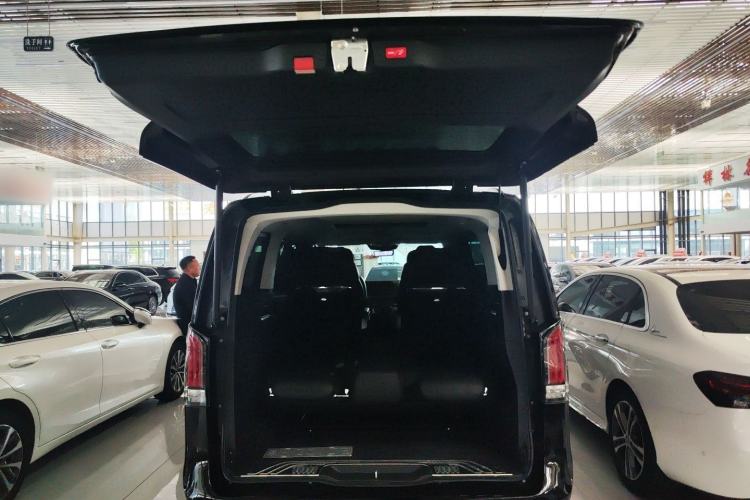 Used Mercedes-Benz V-Class 2024 V 300 Pilot Edition Trunk