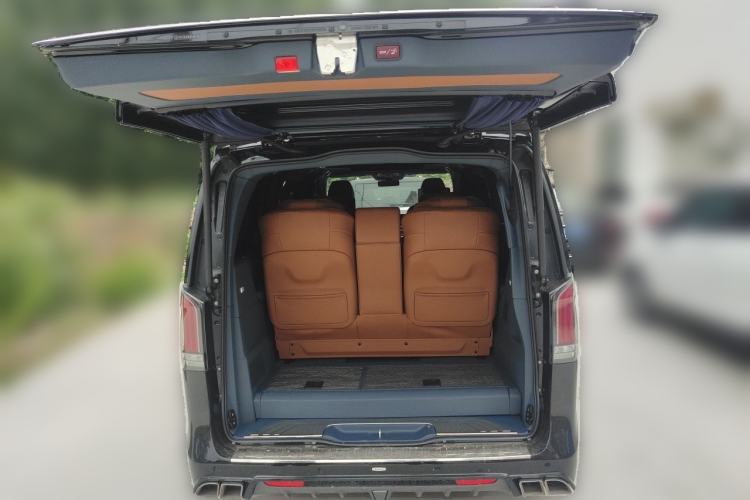 Used Mercedes-Benz V-Class 2024 V 300 L Long Wheelbase Luxury Edition Trunk