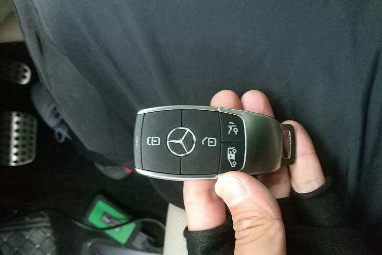 Used Mercedes-Benz V-Class 2024 V 300 L Long Wheelbase Prestige Edition Vehicle Key