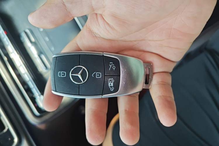 Used Mercedes-Benz V-Class 2024 V 300 L Long Wheelbase Luxury Edition Vehicle Key
