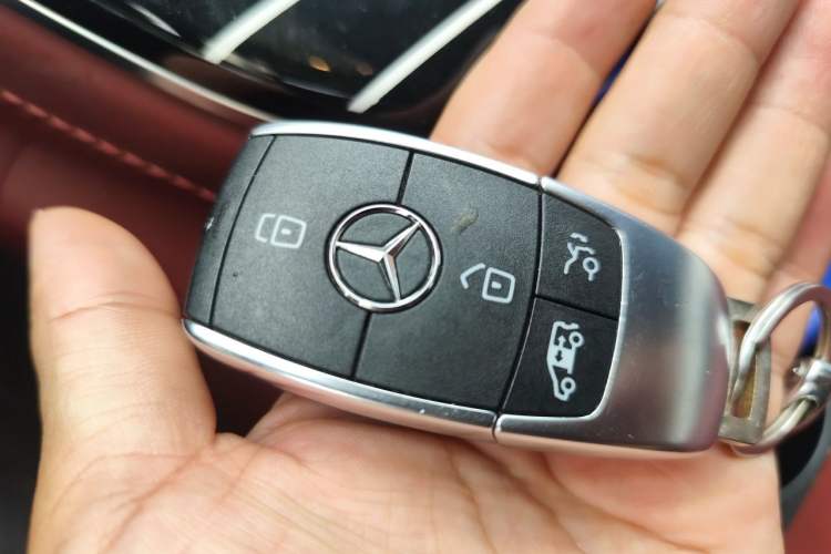 Used Mercedes-Benz V-Class 2024 V 300 Pilot Edition Vehicle Key