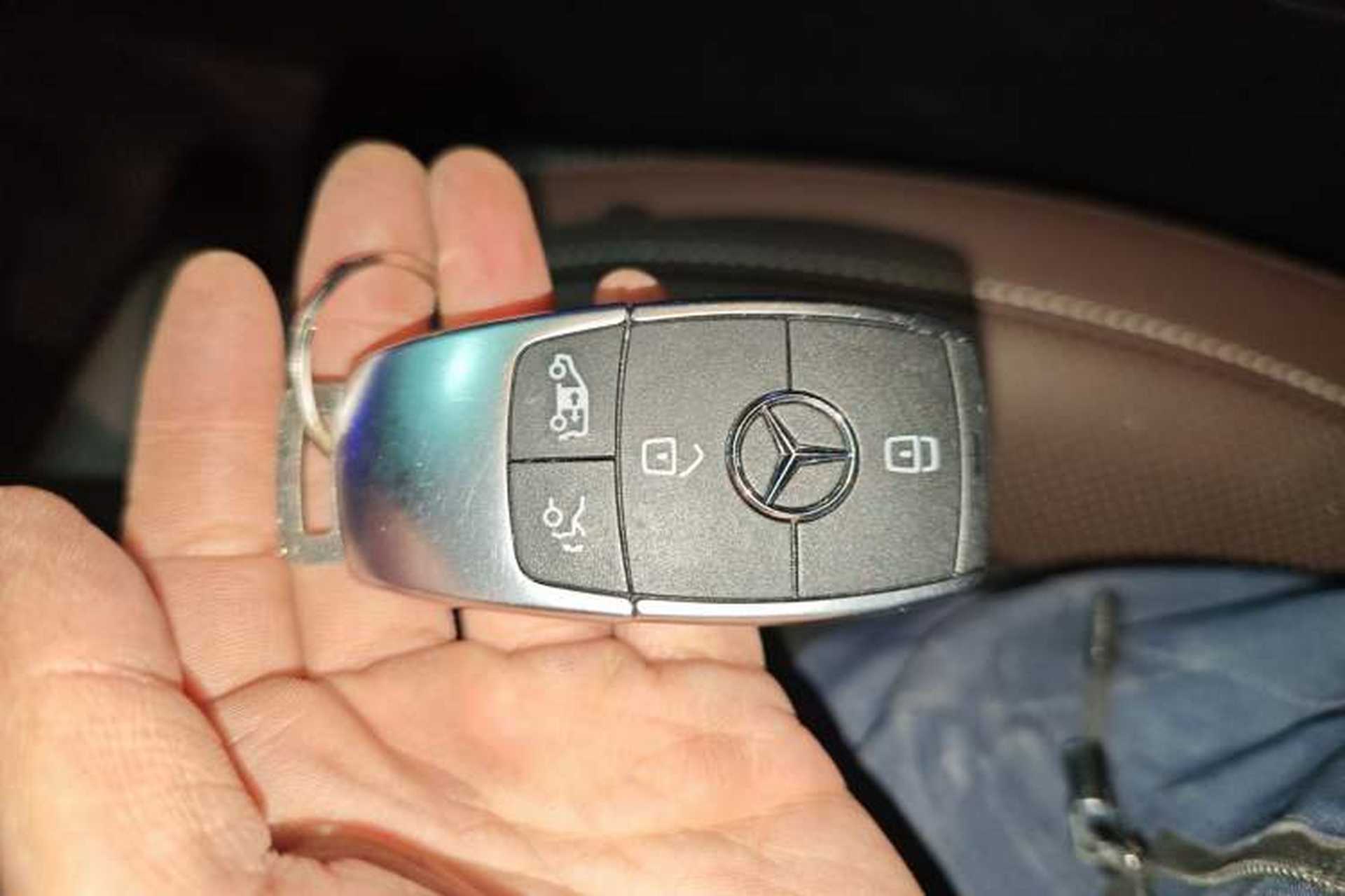 Used Mercedes-Benz V-Class 2024 V 300 L Long Wheelbase Luxury Edition Vehicle Key