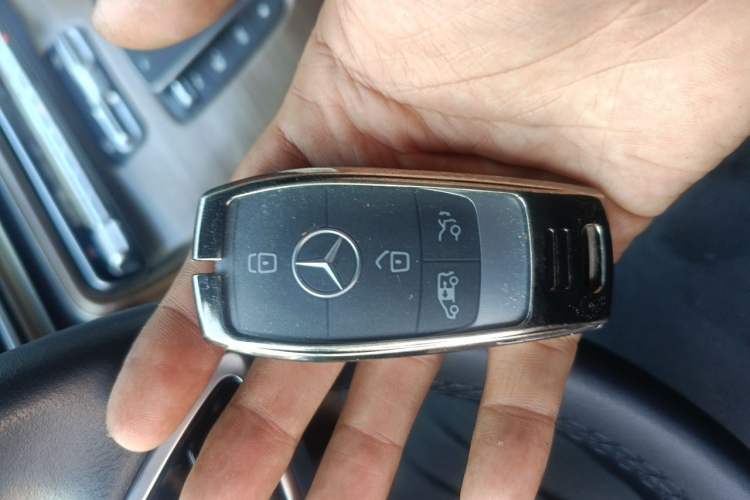 Used Mercedes-Benz V-Class 2024 V 300 Pilot Edition Vehicle Key