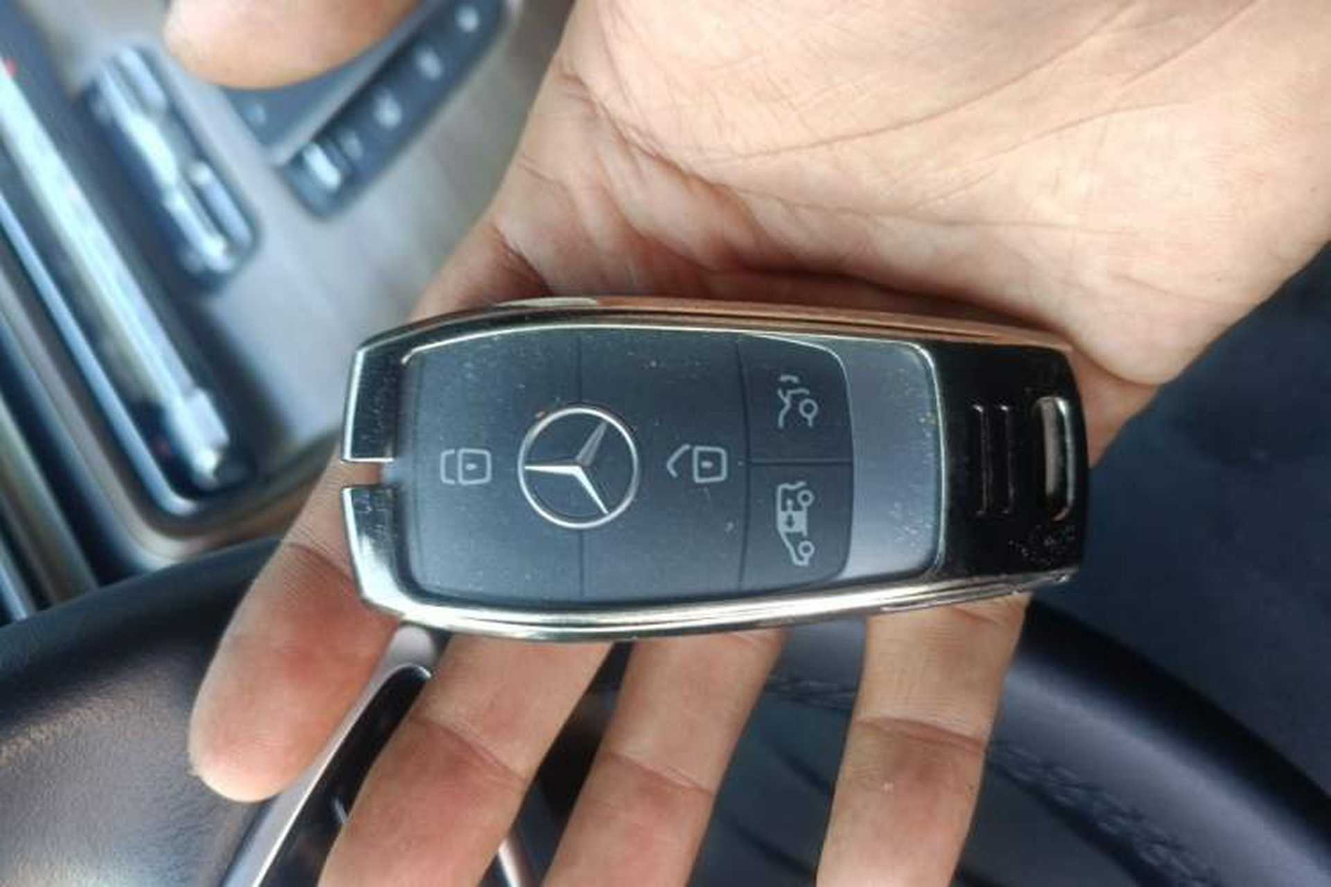 Used Mercedes-Benz V-Class 2024 V 300 Pilot Edition Vehicle Key