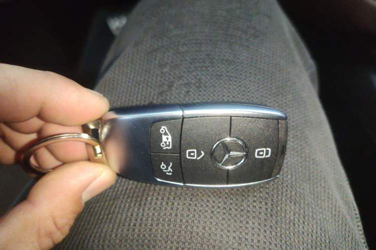 Used Mercedes-Benz V-Class 2024 V 300 Prestige Edition Vehicle Key