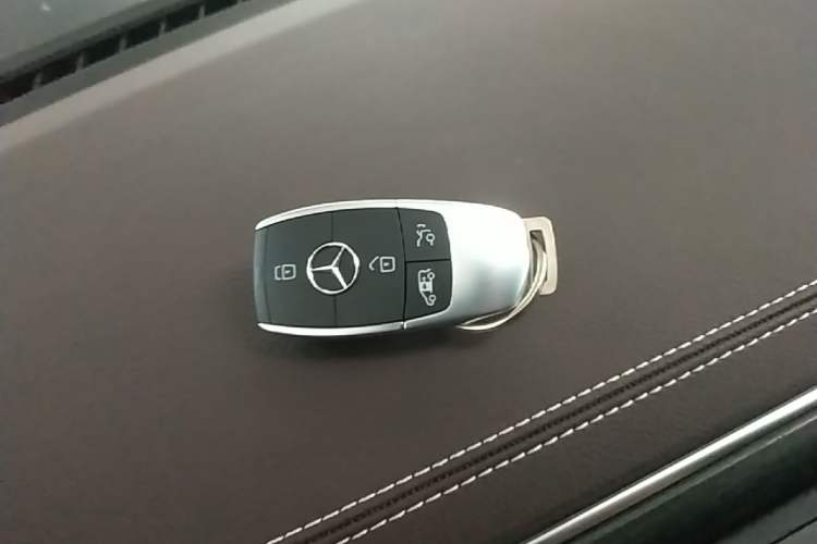 Used Mercedes-Benz V-Class 2024 V 300 Prestige Edition Vehicle Key