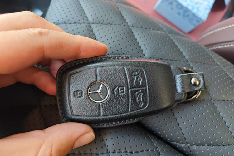 Used Mercedes-Benz V-Class 2024 V 300 L Long Wheelbase Luxury Edition Vehicle Key