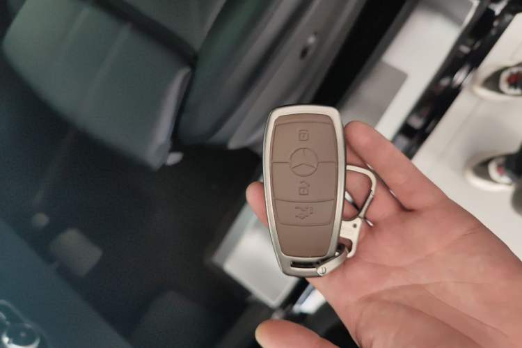 Used Mercedes-Benz V-Class 2024 V 300 Pilot Edition Vehicle Key