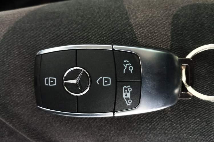 Used Mercedes-Benz V-Class 2024 V 300 L Long Wheelbase Luxury Edition Vehicle Key