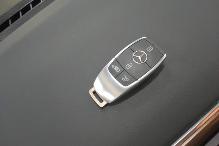 Used Mercedes-Benz V-Class 2024 V 300 Pilot Edition Vehicle Key
