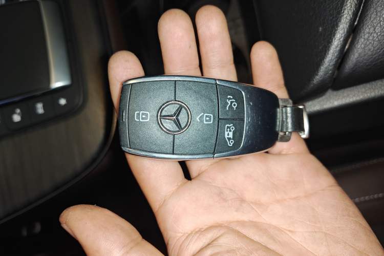Used Mercedes-Benz V-Class 2024 V 300 L Long Wheelbase Prestige Edition Vehicle Key