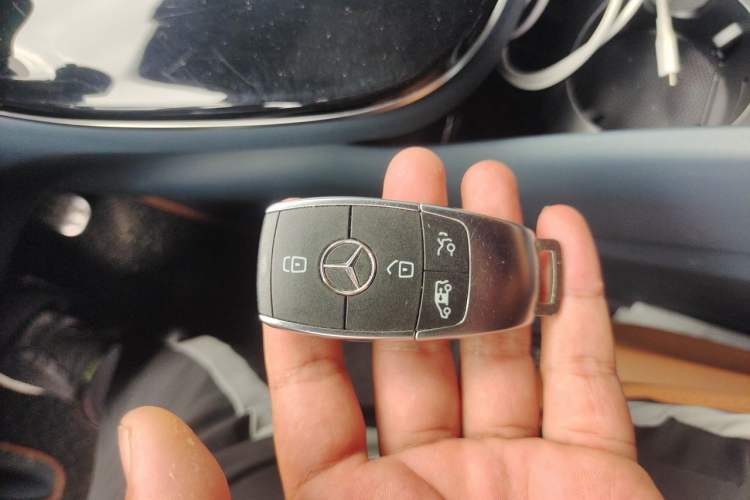 Used Mercedes-Benz V-Class 2024 V 300 L Long Wheelbase Luxury Edition Vehicle Key