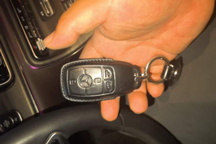Used Mercedes-Benz V-Class 2024 V 300 L Long Wheelbase Luxury Edition Vehicle Key