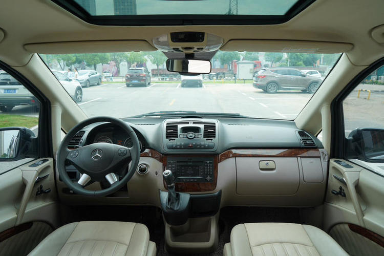 Used Mercedes-Benz Viano 2012 2.5L Prestige Edition Interior 6