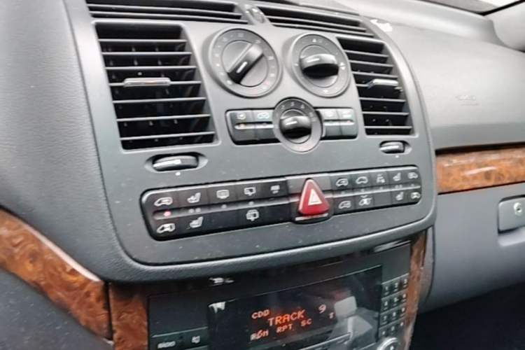 Used Mercedes-Benz Viano 2006 Viano 3.2L Audio And AC Panel