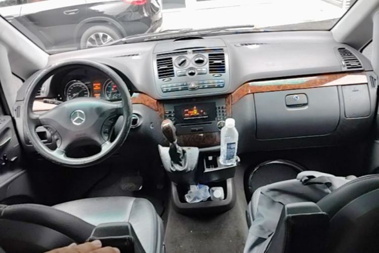 Used Mercedes-Benz Viano 2006 Viano 3.2L Center Console