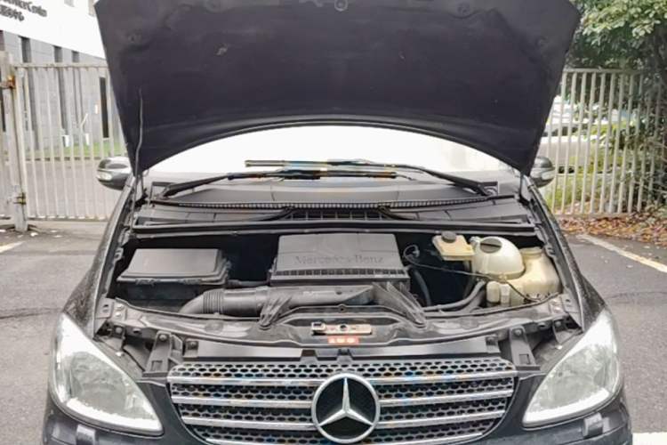 Used Mercedes-Benz Viano 2006 Viano 3.2L Engine Bay