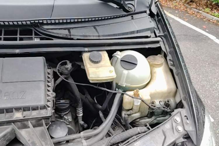 Used Mercedes-Benz Viano 2006 Viano 3.2L Engine Bay Left