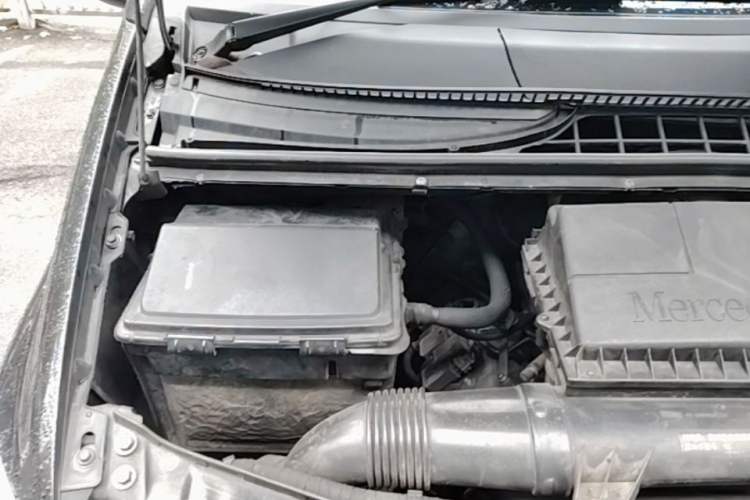 Used Mercedes-Benz Viano 2006 Viano 3.2L Engine Bay Right