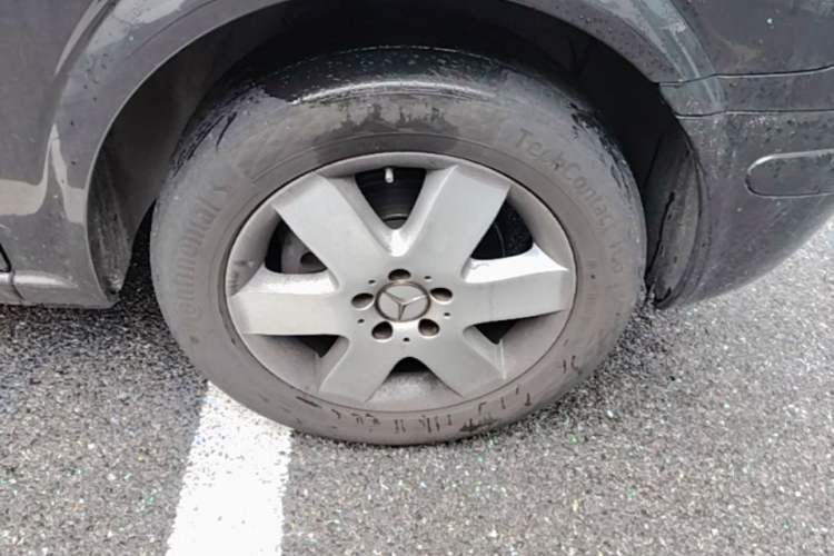 Used Mercedes-Benz Viano 2006 Viano 3.2L Right Front Wheel Hub